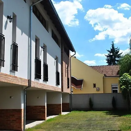 Maja Apartman Gyula Exterior photo